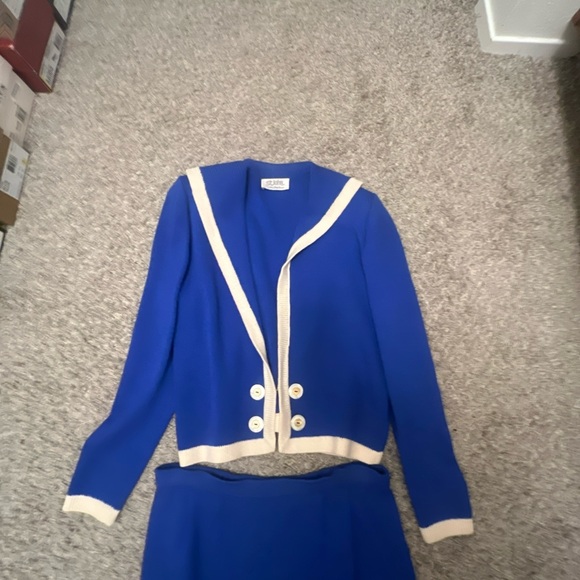 St. John Royal Blue and Cream Knit 2 Piece Suit with Skirt - Picture 2 of 5